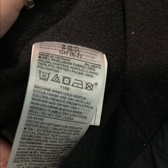 Old Navy Black Kids Puffer Vest - Picture 4 of 5